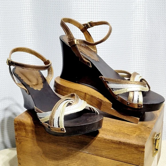 NOMI Y2K Wood & Metallic Wedge Slingback Sandal Gold/Silver/Bronze (8.5M) - Picture 2 of 8